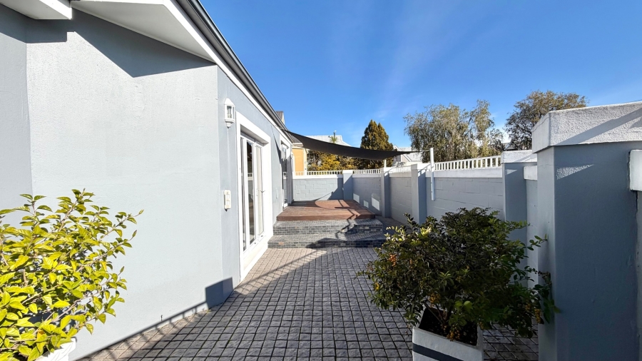 2 Bedroom Property for Sale in Paradyskloof Western Cape